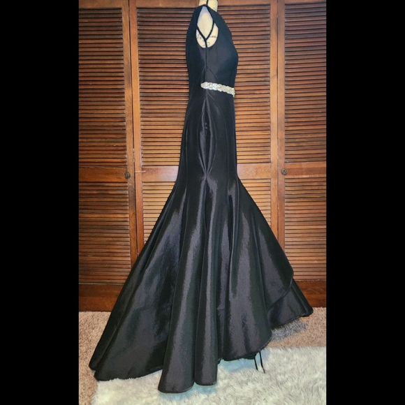Mac Duggal Black Trumpet Formal Gown - Picture 4 of 10